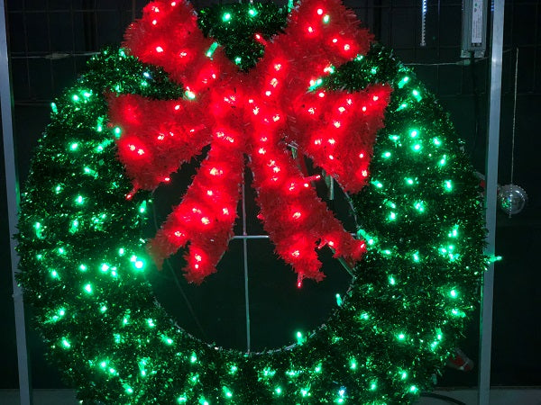 Lit Wreath 42" x  (106cm x 100cm)
